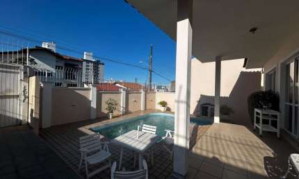 Casa Residencial de 286m² com 3 Quartos no Estreito