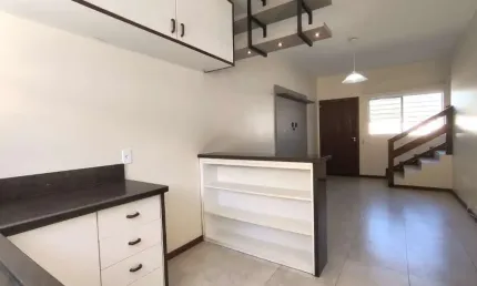 Linda casa com 3 quartos no bairro Ribeirão da Ilha