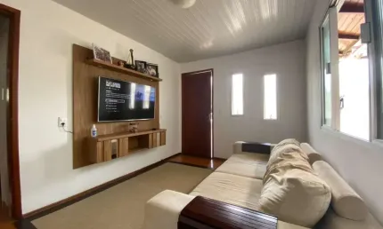 Ótima casa residencial com 3 quartos no bairro Carianos