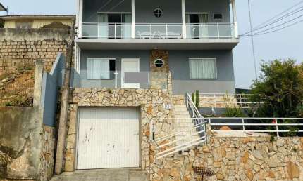 Casa residencial com 200m² e 2 kitnets no Centro de Florianópolis