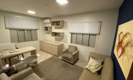 Casa comercial com 219m² de área privativa e 576m² de área total, no Estreito - Florianópolis SC
