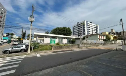Terreno de esquina com 1.042m² e viabilidade 4.5 em Capoeiras