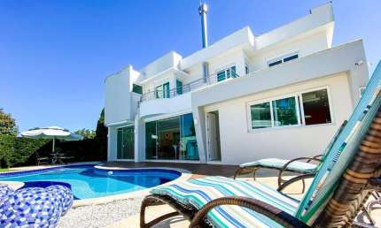 Casa Alto Padrão com 4 suítes em Jurerê Internacional