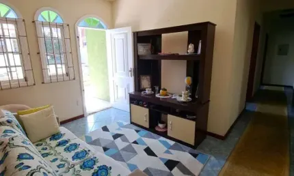 Casa com 250m² 6 quartos sendo 2 suítes na Praia Comprida