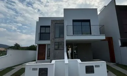 Casa de 144m² com 3 quartos sendo 1 suíte no Campeche