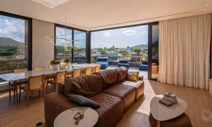 Cobertura com 294,80m² e 3 quartos sendo 3 suítes no Campeche