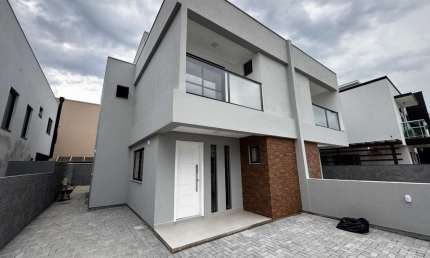 Casa geminada com 3 quartos no Carianos, Florianópolis