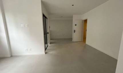 Apartamento com 2 quartos sendo 1 suíte no Balneário do Estreito
