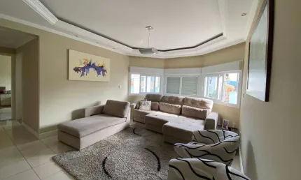Linda casa com 4 quartos. 10 vagas de garagem em Picadas do Sul