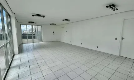Sala comercial com terraço e 270,20 m² no balneário do estreito
