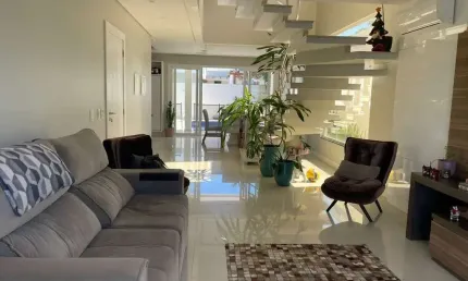 Casa de 360m² com 3 quartos sendo 1 suíte na pedra branca