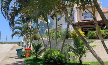 Tríplex no Condomínio Marina Village - Conforto e Elegância Perto da Praia!