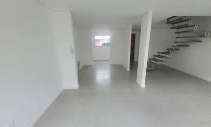 Linda casa com 3 quartos no bairro Morro Das Pedras