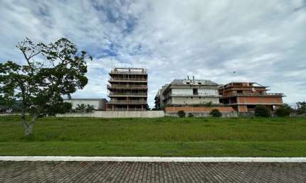 Terreno em Condomínio fechado com 387,12m² no Campeche