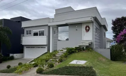 Excelente Casa totalmente mobiliada com 3 suítes no bairro Pedra branca