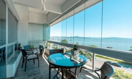 Apartamento de 208m² com 4 quartos sendo 1 suíte no Centro