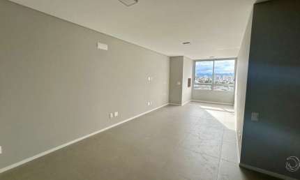 Apartamento com 2 suítes no Jardim Atlântico em Florianópolis.