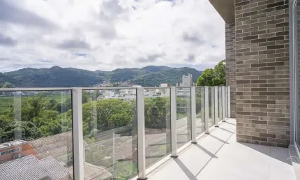 Apartamento com 3 suítes no João Paulo em Florianópolis.