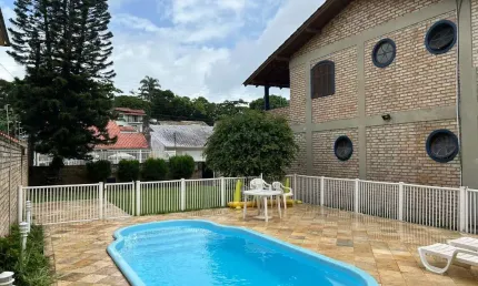 Casa residencial com 4 quartos no bairro de Canasvieiras