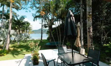 Casa de 350m² com 4 quartos sendo 3 suítes na Praia Mole