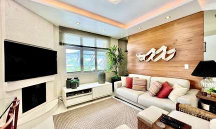 Casa de 220m² com 4 quartos sendo 2 suíte na Carvoeira