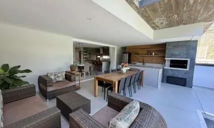 Casa com 4 suites  em condomínio fechado no Ribeirão da Ilha
