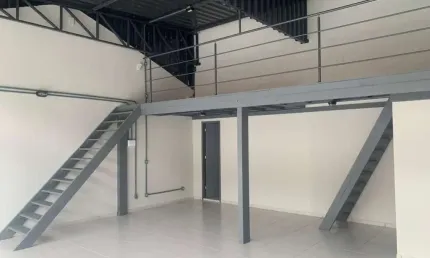 Casa Comercial com 3 salas e 1 Galpão no Saco dos Limões