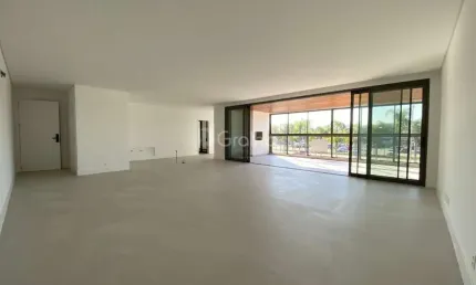 Apartamento com 235m² e 3 suítes em Jurerê Internacional