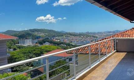 Casa residencial com 3 quartos sendo 2 suítes no Centro de São José