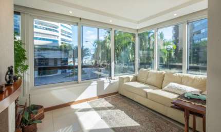 Apartamento de 152m² com 3 quartos sendo 1 suíte na Agronômica