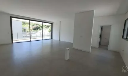 Apartamento de Alto Padrão com 3 Suítes no Cacupé, Florianópolis.