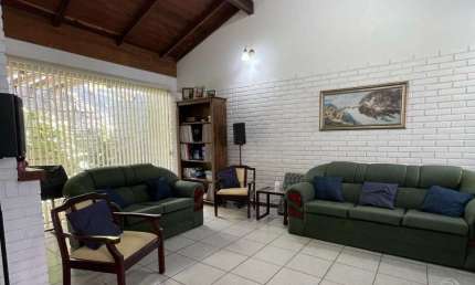 Casa Residencial de 250m² com 3 quartos na Carvoeira
