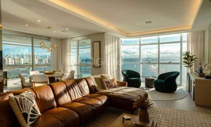 Apartamento com 4 quartos à venda na Avenida Governador Irineu Bornhausen, --, Agronômica, Florianópolis