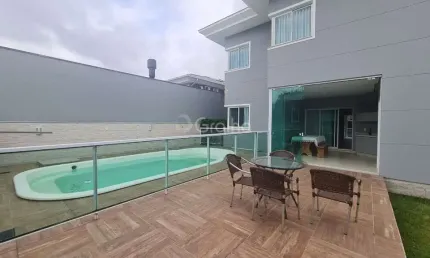 Casa mobiliada com 4 quartos sendo 3 suítes no bairro Pedra Branca