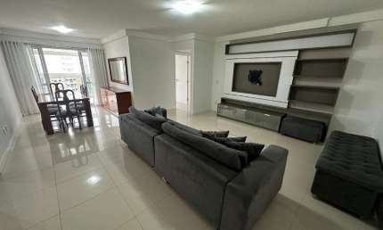 Apartamento de 3 quartos no bairro Campinas, São José.