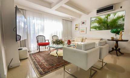 Casa de 220m² com 3 quartos sendo 1 suíte em Canasvieiras