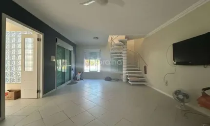 Casa de 250m² com 3 quartos no bairro Praia de Fora em Palhoça