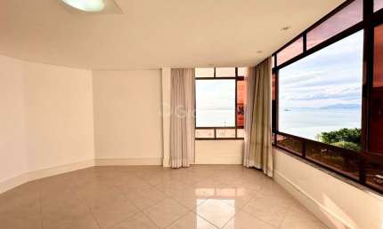 Apartamento de 206m² com 4 quartos sendo 2 suítes na Agronômica