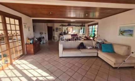 Casa de 244m² com 3 quartos sendo 1 suíte no Ingleses