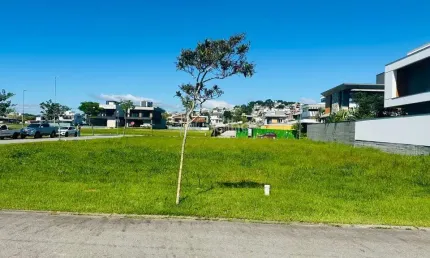 Terreno com 358,37 m² em condomínio fechado na pedra branca