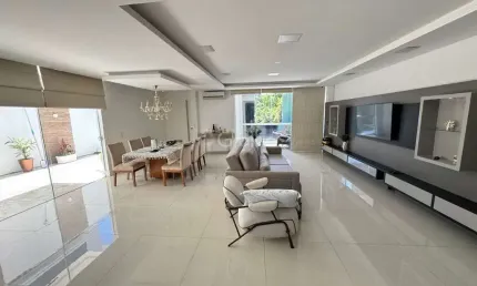 Casa de 285m² com 4 quartos sendo 3 suítes no Monte Verde