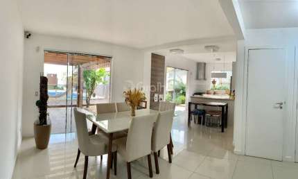 Casa Residencial de 233m² com 4 quartos no Estreito