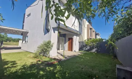 Casa com 3 quartos à venda na Rua Aviação Francesa, --, Campeche, Florianópolis