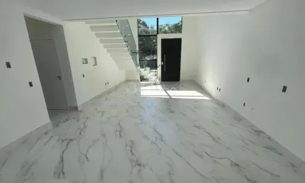 Casa com 4 quartos sendo 1 suíte no bairro Forquilhinhas, em São José/SC