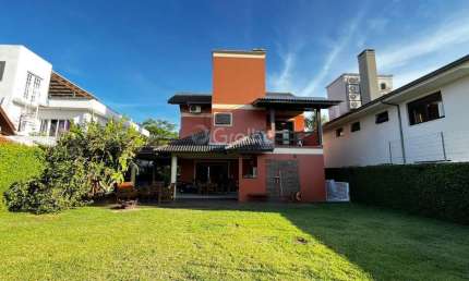 Casa com 3 quartos e 230m² privativos em Jurerê Internacional, Florianópolis