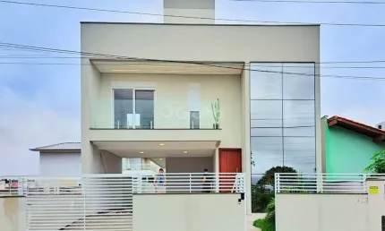 Casa à venda com 3 suítes no Campeche, Florianópolis - SC