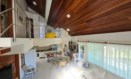 Casa de 433m² com 11 quartos sendo 1 suíte em Canasvieiras