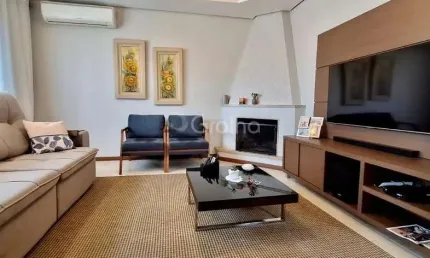Casa de 254m² com 4 quartos sendo 1 suíte nos Ingleses
