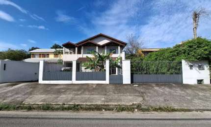 Casa à venda com 3 quartos no bairro Campeche, Florianópolis - SC