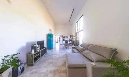 Casa de 375m² com 4 quartos sendo 2 suítes nos Ingleses